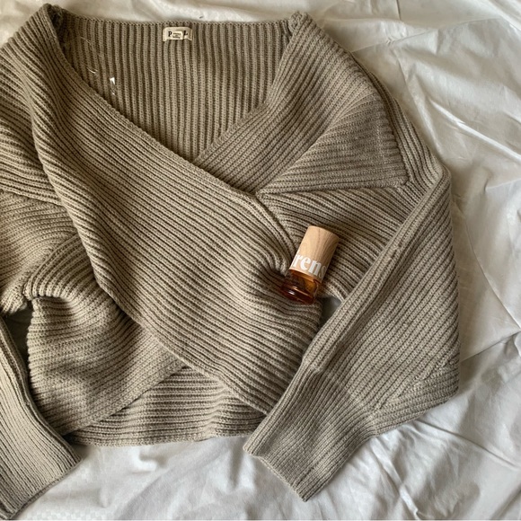 ♡• SOLD!! Pol Sweater | Size S - Picture 3 of 4